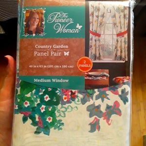 The Pioneer Woman curtains